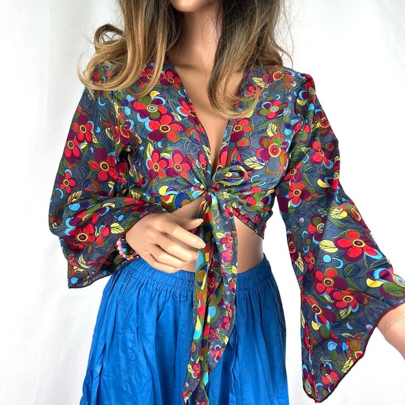 Bell Sleeves Open Front Tie Top - Picture 5 of 5